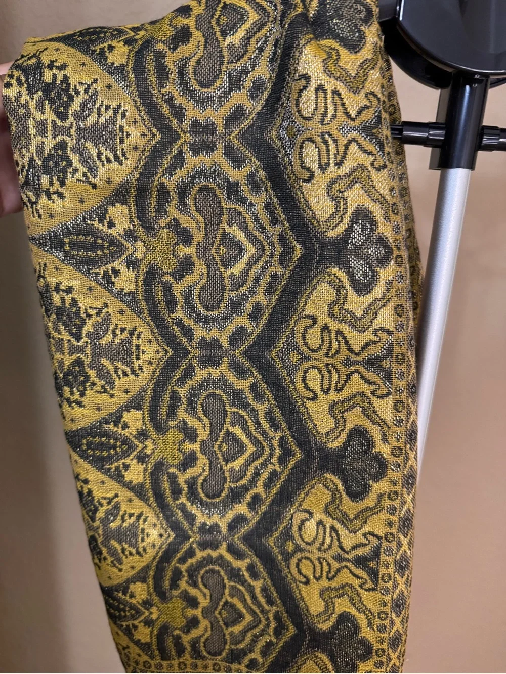 100% Pashmina Black and Gold Paisley Woven Scarf